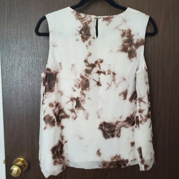 ✨️2/$20 Sleeveless Pleated Blouse - Picture 2 of 5